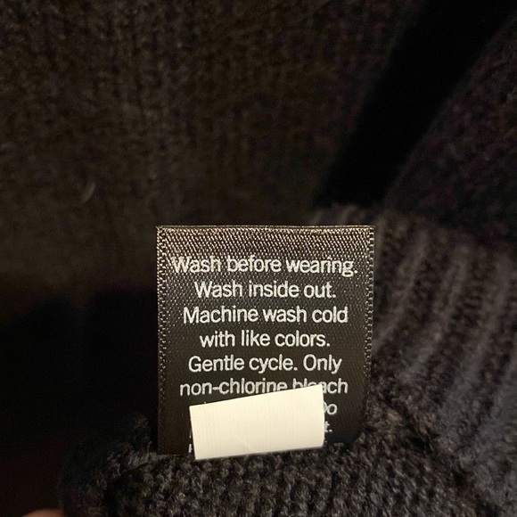 NWT Vera Wang Sweater - Picture 9 of 9